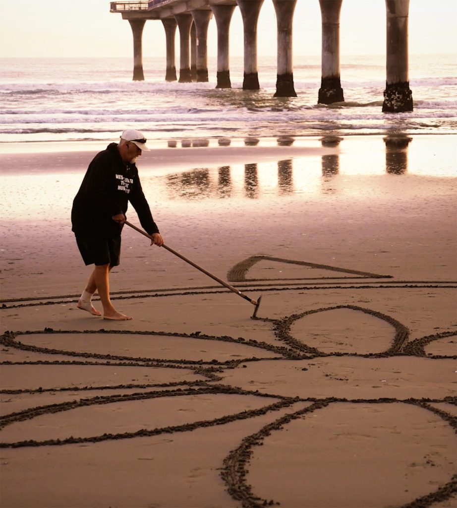 Sand Artist, Wayne Webb working in the sand